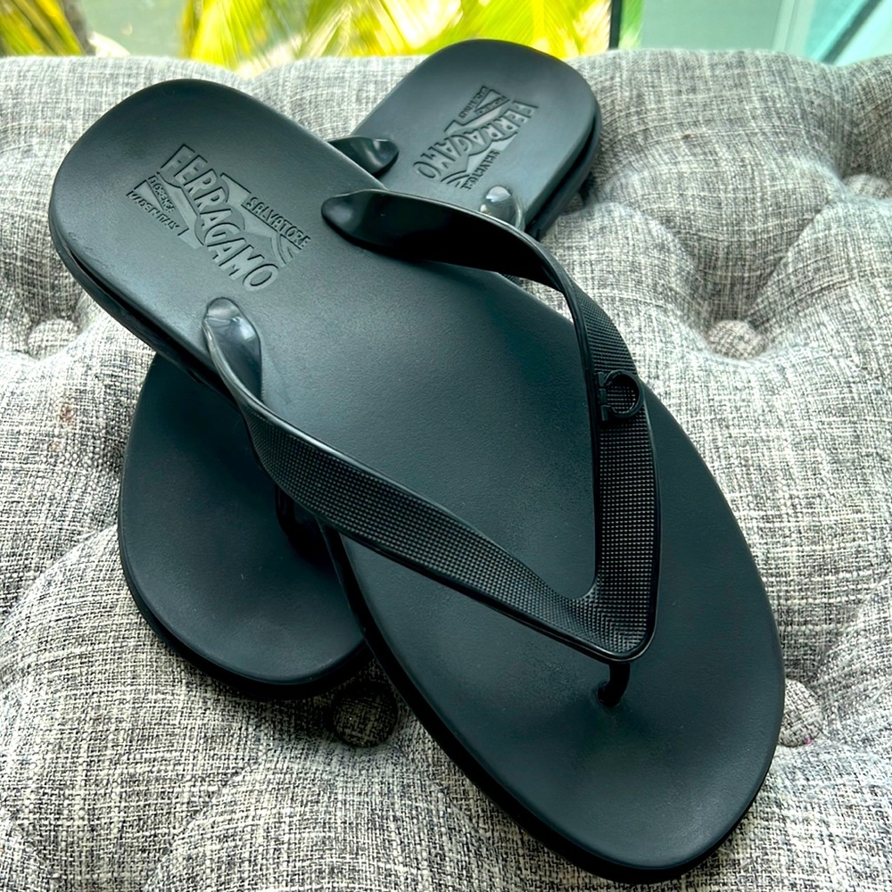 Mens Salvatore ferragamo thong sandals size 8
